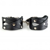 Черные кожаные наручники  Цезарь  с цепочкой на карабинах - Sitabella - купить с доставкой в Новошахтинске