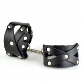 Черные кожаные наручники  Цезарь  с цепочкой на карабинах - Sitabella - купить с доставкой в Новошахтинске