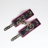 Черные кожаные наручники с розовой строчкой - Crazy Handmade - купить с доставкой в Новошахтинске