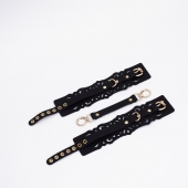 Черный кожаные оковы с узорами и золотистой фурнитурой - Crazy Handmade - купить с доставкой в Новошахтинске