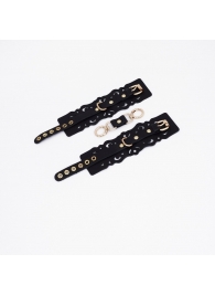 Черные кожаные наручники с узорами и золотистой фурнитурой - Crazy Handmade - купить с доставкой в Новошахтинске