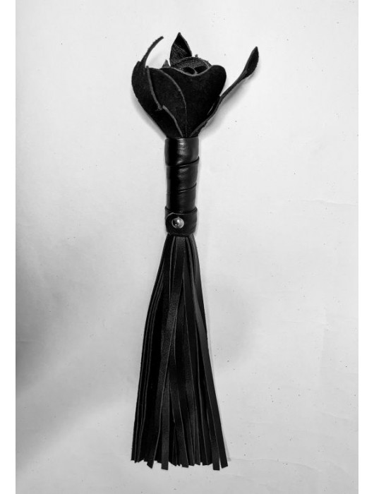 Черная кожаная плеть с розой в рукояти - 40 см. - БДСМ Арсенал - купить с доставкой в Новошахтинске