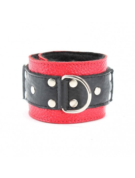 Красно-чёрные кожаные наручники с меховым подкладом - БДСМ Арсенал - купить с доставкой в Новошахтинске