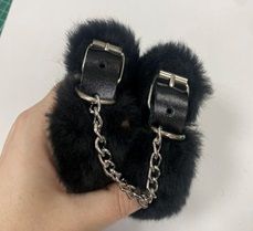 Черные наручники на цепи с меховой опушкой - Лунный свет - купить с доставкой в Новошахтинске