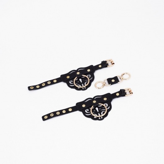 Черные кожаные наручники с клепками, кольцами и золотистой фурнитурой - Crazy Handmade - купить с доставкой в Новошахтинске